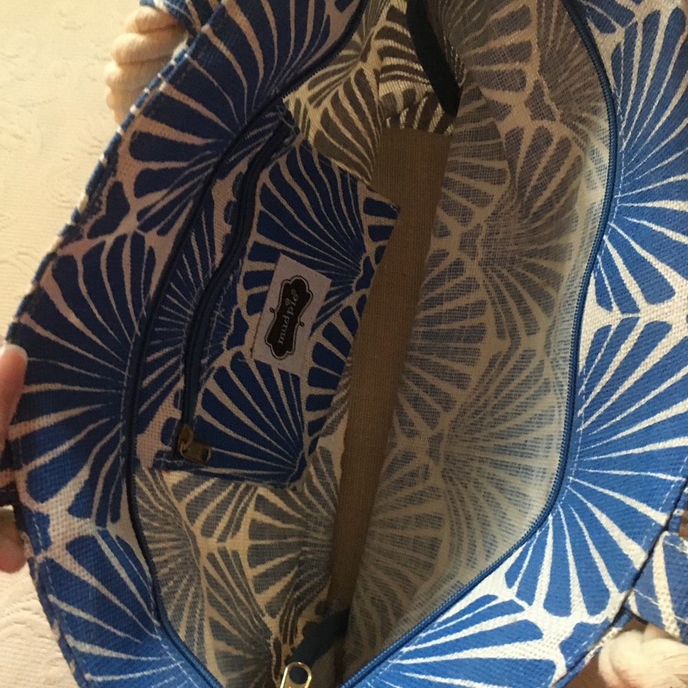 Tote - Picture 2 of 4